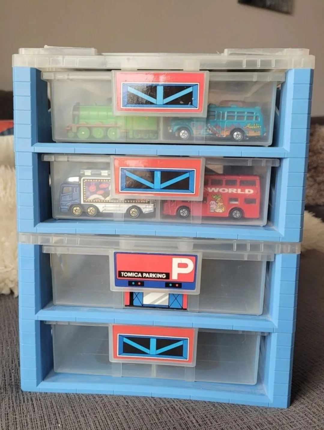 New limited edition 30 Tomica toy cars with containers image indicator(5)