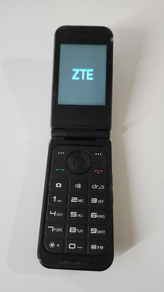 ZTE Flip Phone - Black - photo 3