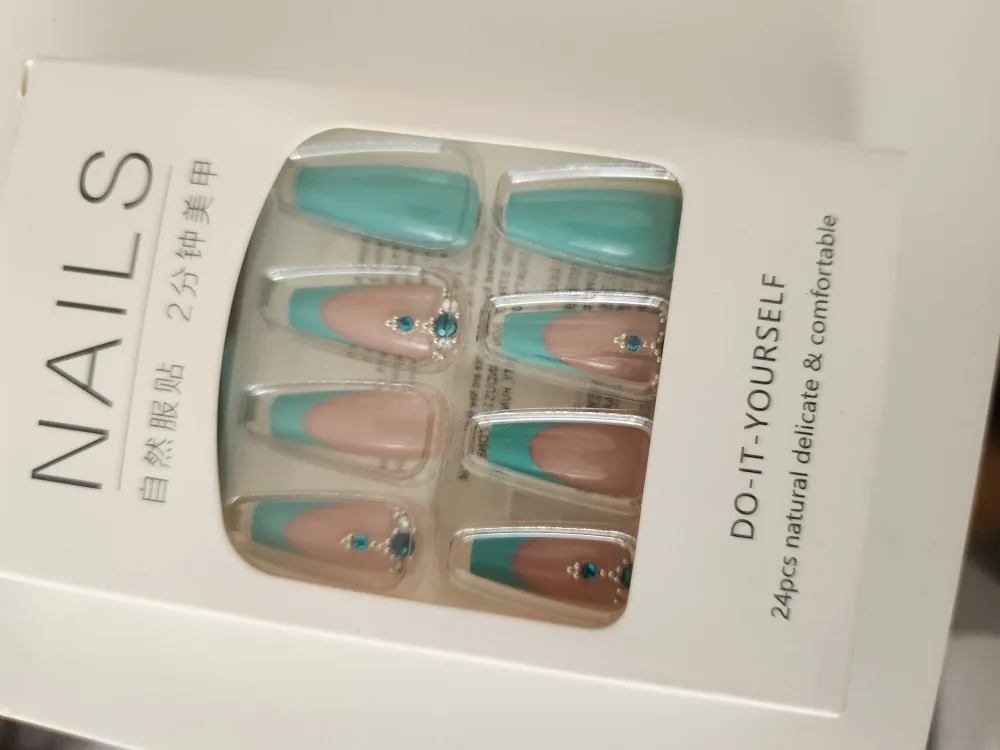 Press-On Manicure Kit thumbnail