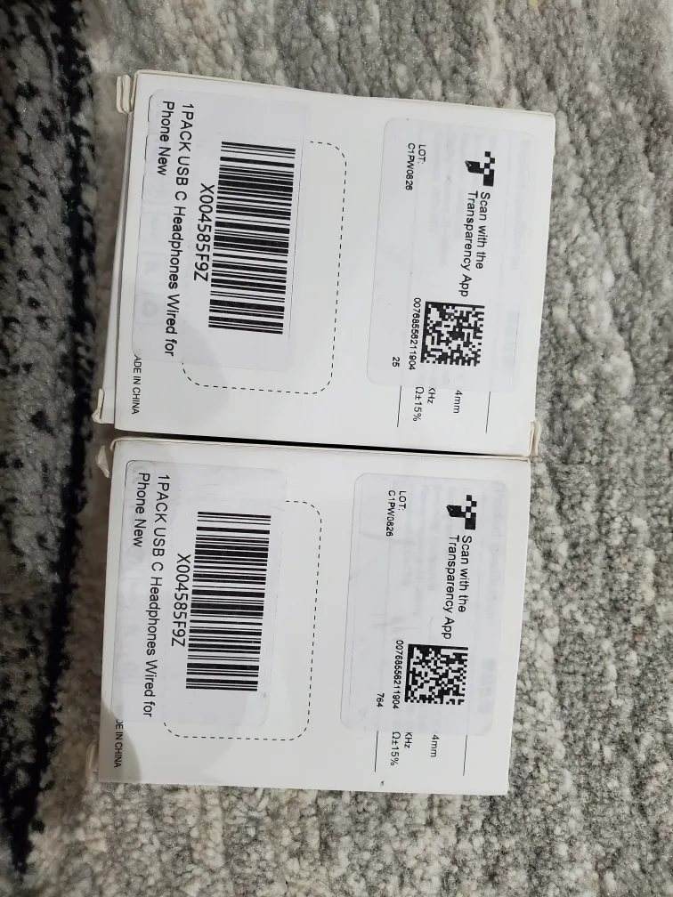 USB-C Headphones set of 2 image indicator(3)