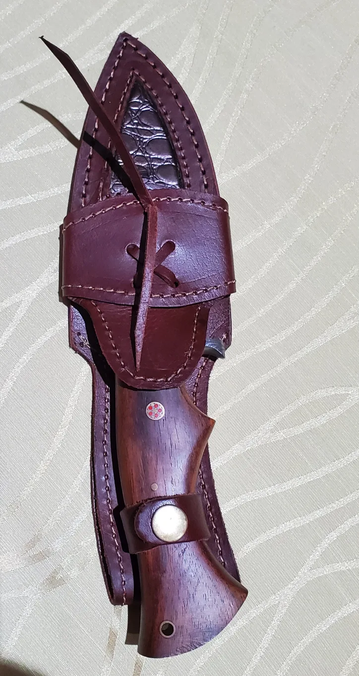 Damascus Knife with Leather Sheath thumbnail