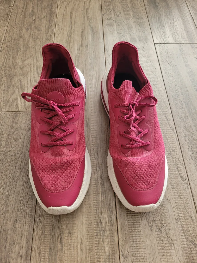 Comfortable Pink Sneakers thumbnail