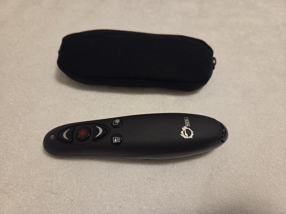 SIIG Presentation Remote with Case