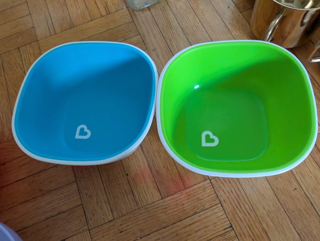 Variety of kitchen bowls and cups - photo 2