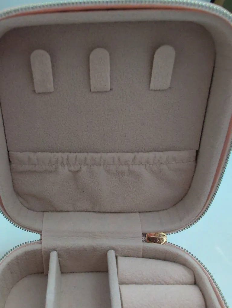 Pink mini jewelry case 💚🥕 image indicator(3)