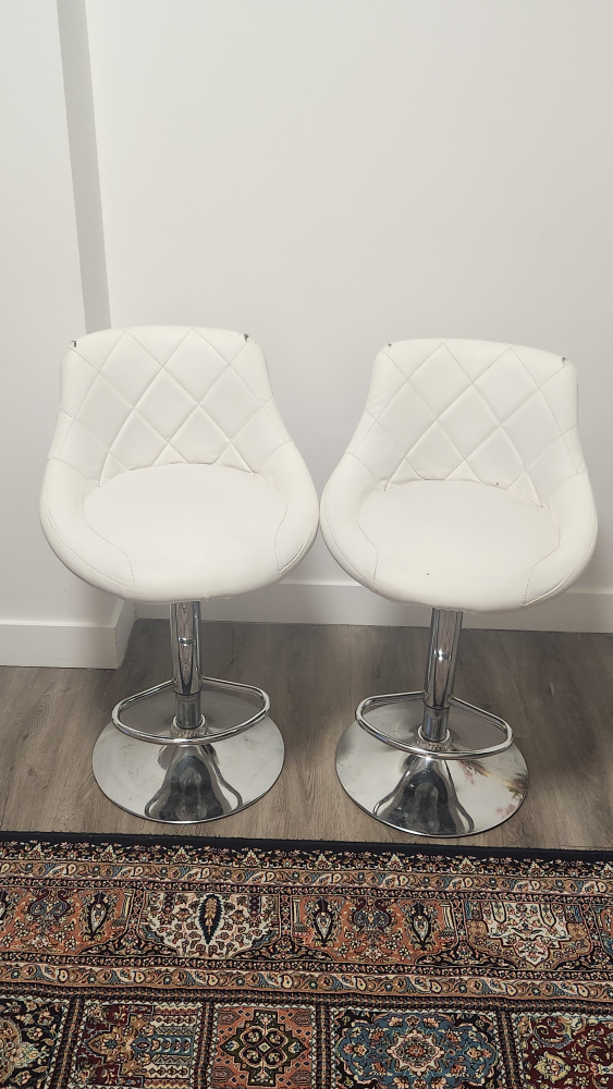 Set of 2 White Bar Stools