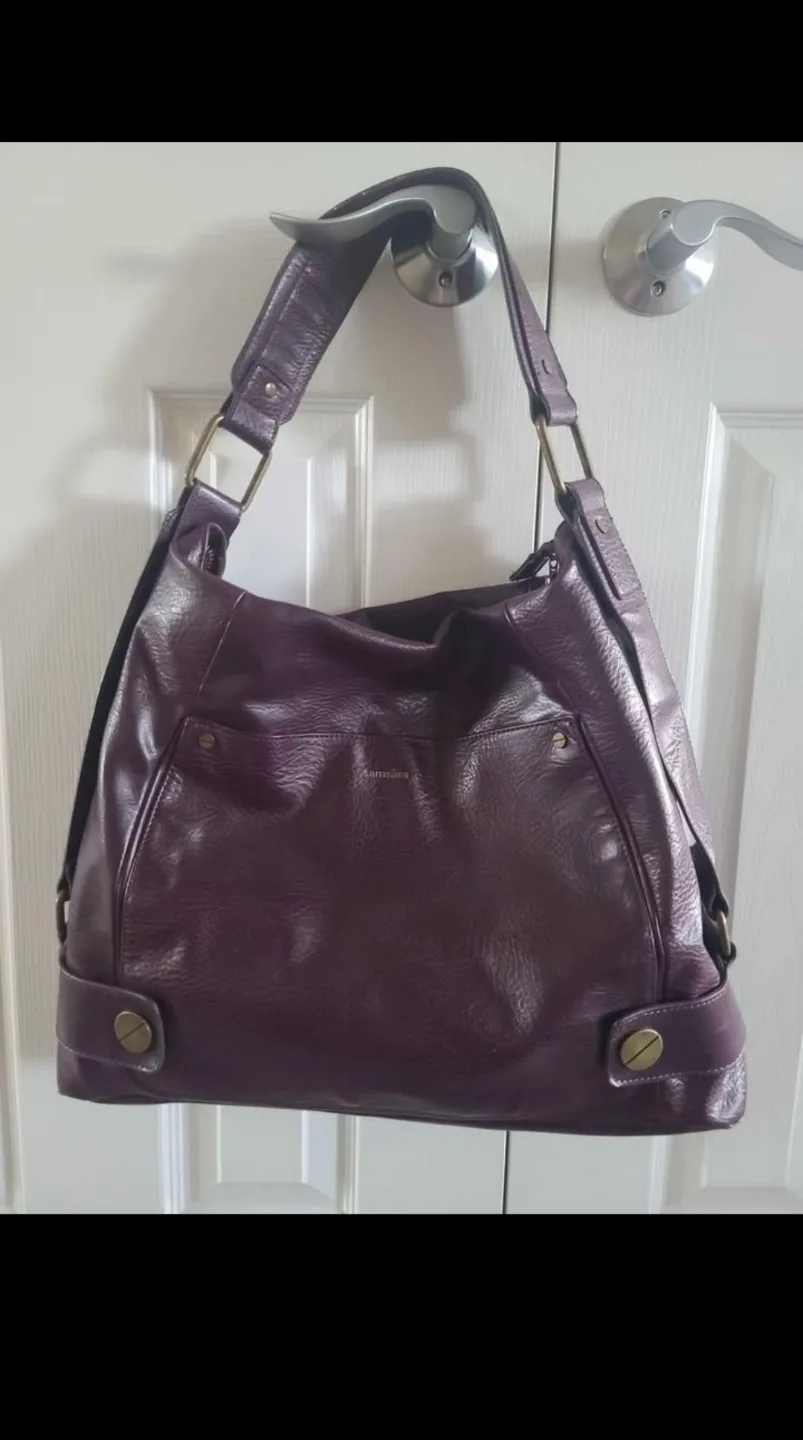 Woman's bags/totes/purses thumbnail