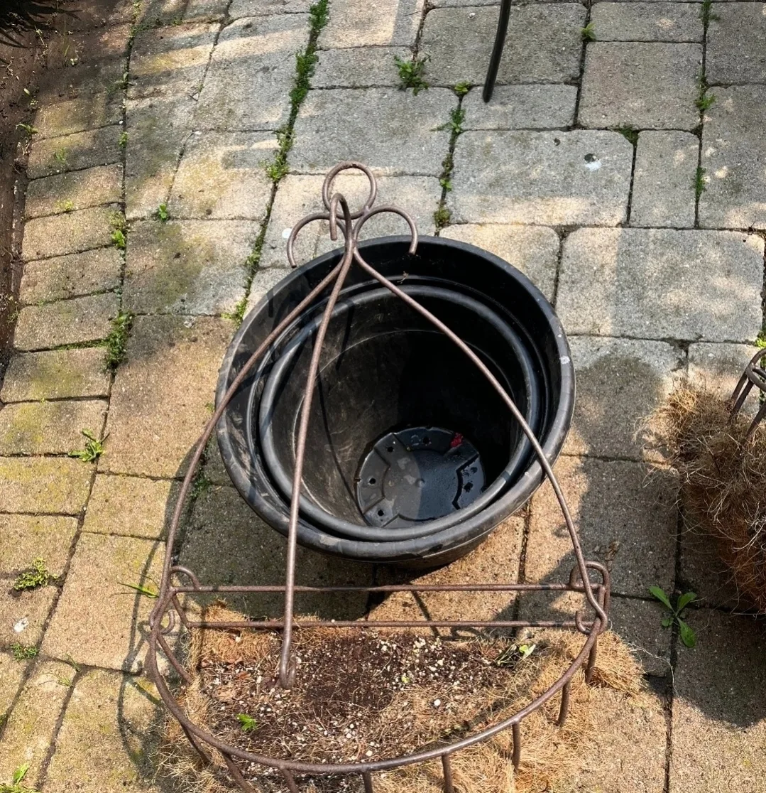 2 Rustic Iron Hanging Baskets image indicator(3)