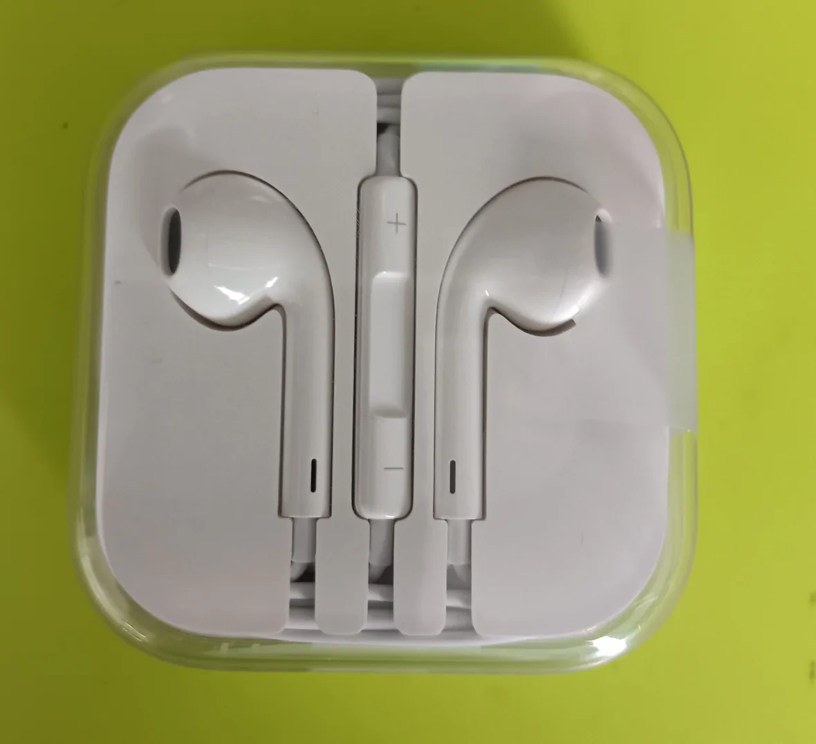White Wired Earphones🥕 thumbnail