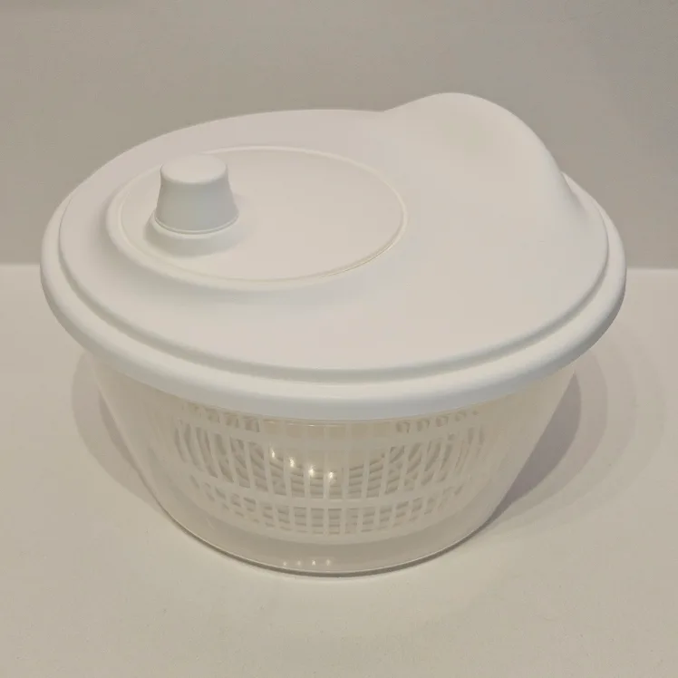 🔥Moving sale🔥 White Salad Spinner thumbnail