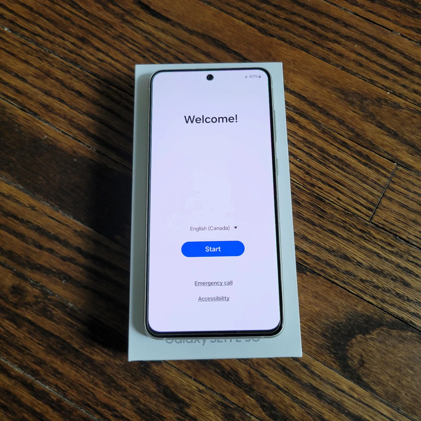 Like New Samsung Galaxy S21 FE 5G Olive w Charging Cable & Case image indicator(3)