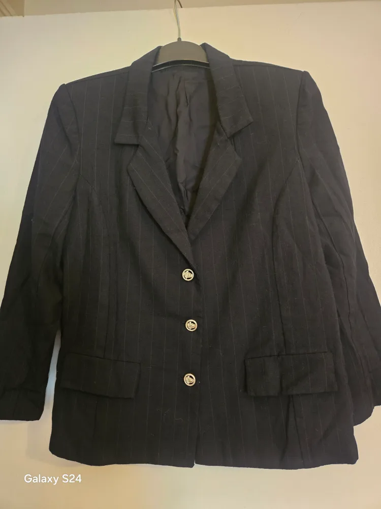 Free Clothes - Ready for Pickup image indicator(2)