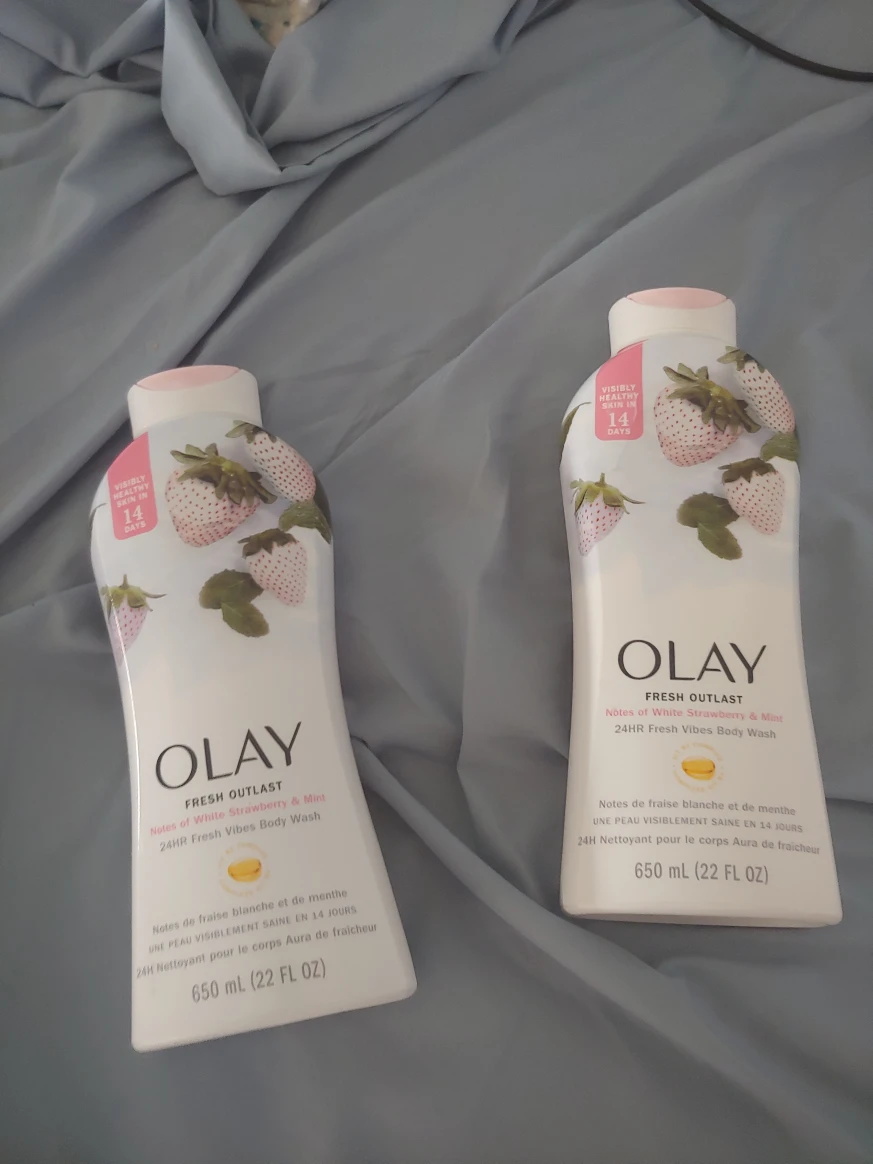 Olay Fresh Outlast White Strawberry & Mint Body Wash