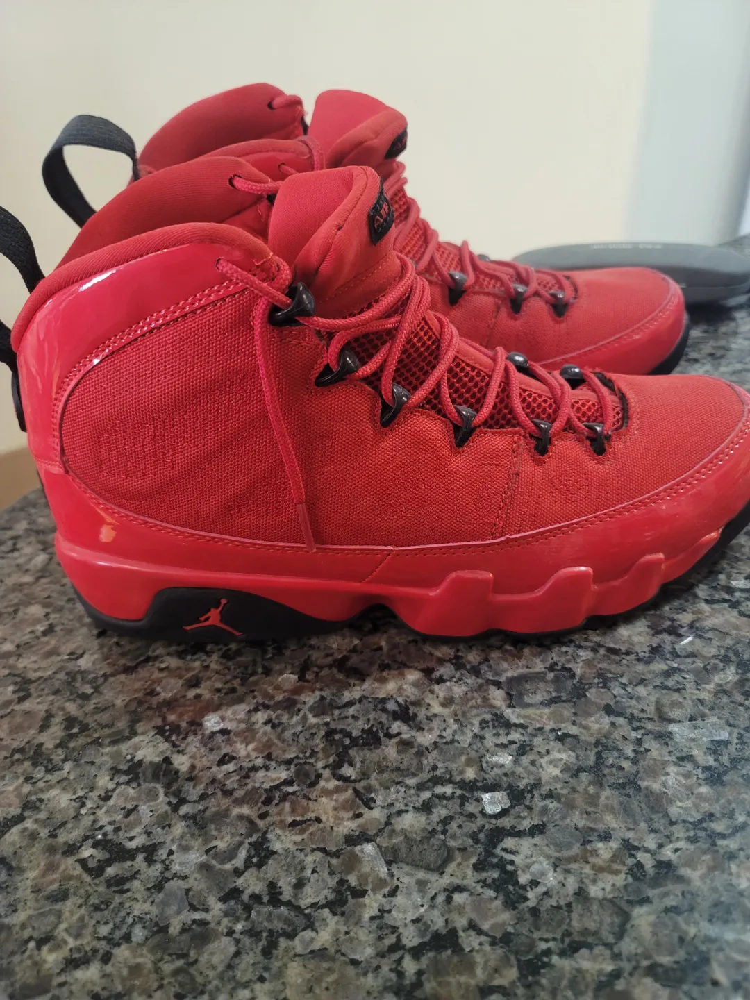 Retro Red Basketball Shoes. Men's Sz 11 image indicator(4)