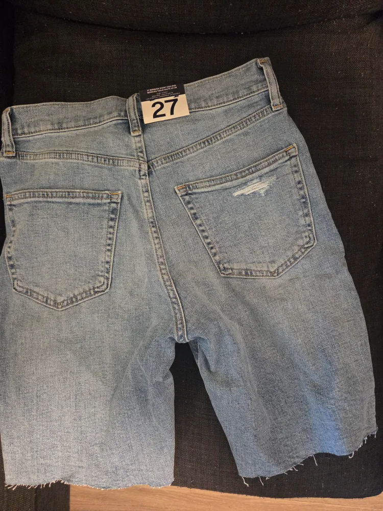 GAP Bermuda Jeans Shorts image indicator(2)