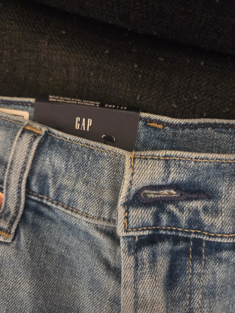 GAP Bermuda Jeans Shorts image indicator(3)
