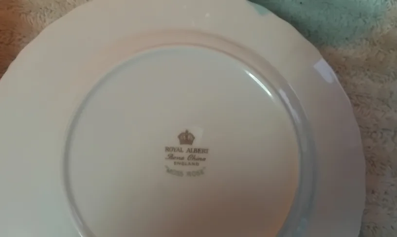 Royal Albert "Moss Rose China full set 6 Plus Tea Set image indicator(9)