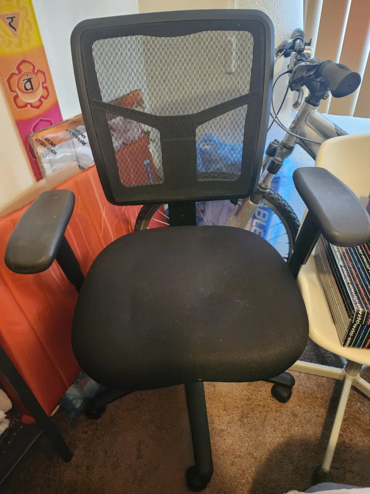 Black Office Chair 💺 🥕💚 #freecycle thumbnail