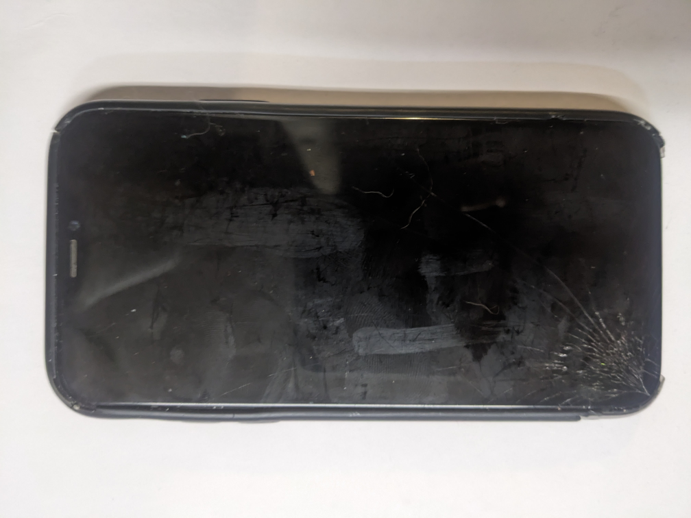 iPhone X - 256GB (SLIGHTLY CRACKED SCREEN) - photo 3