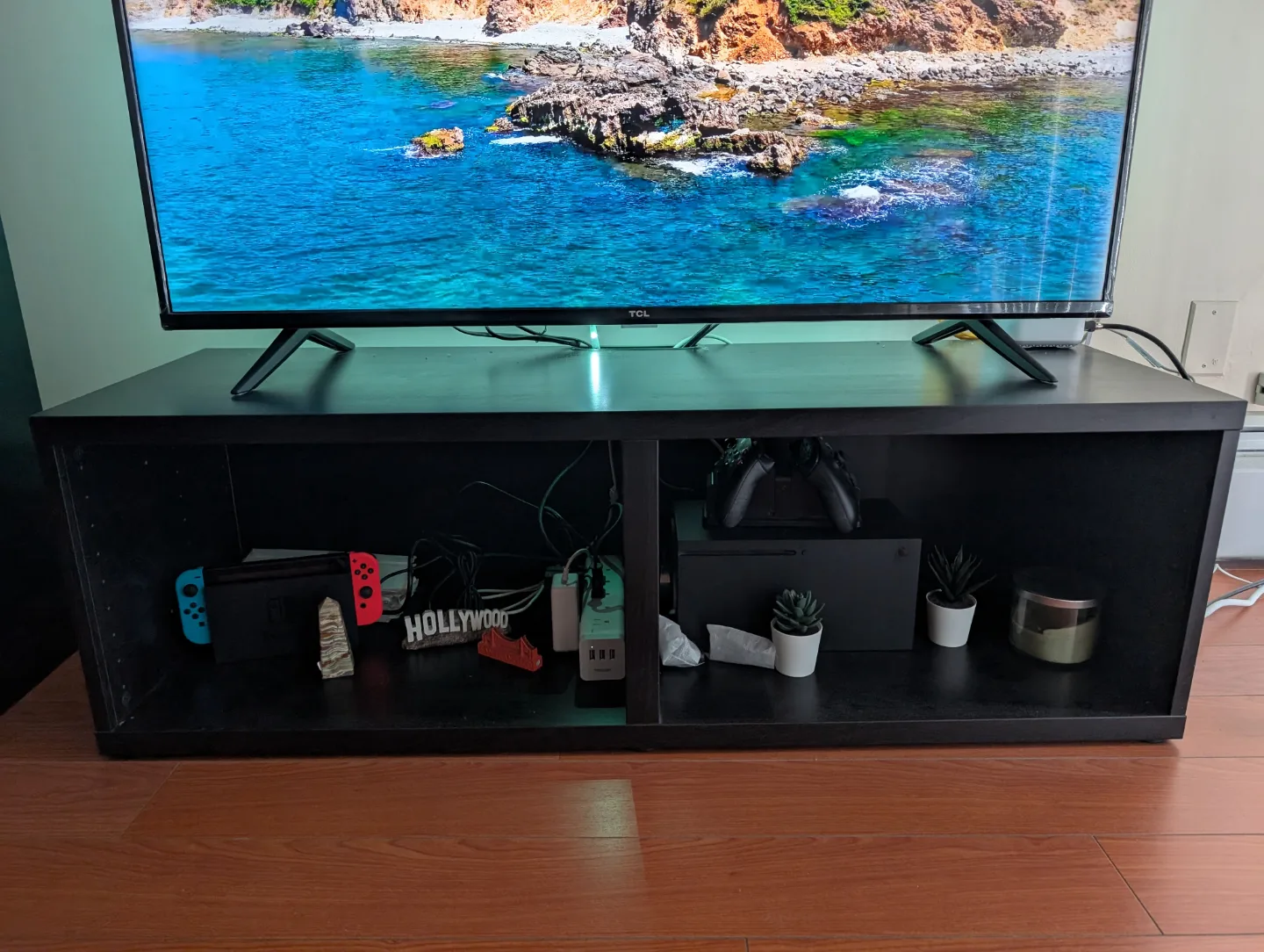Black TV unit thumbnail
