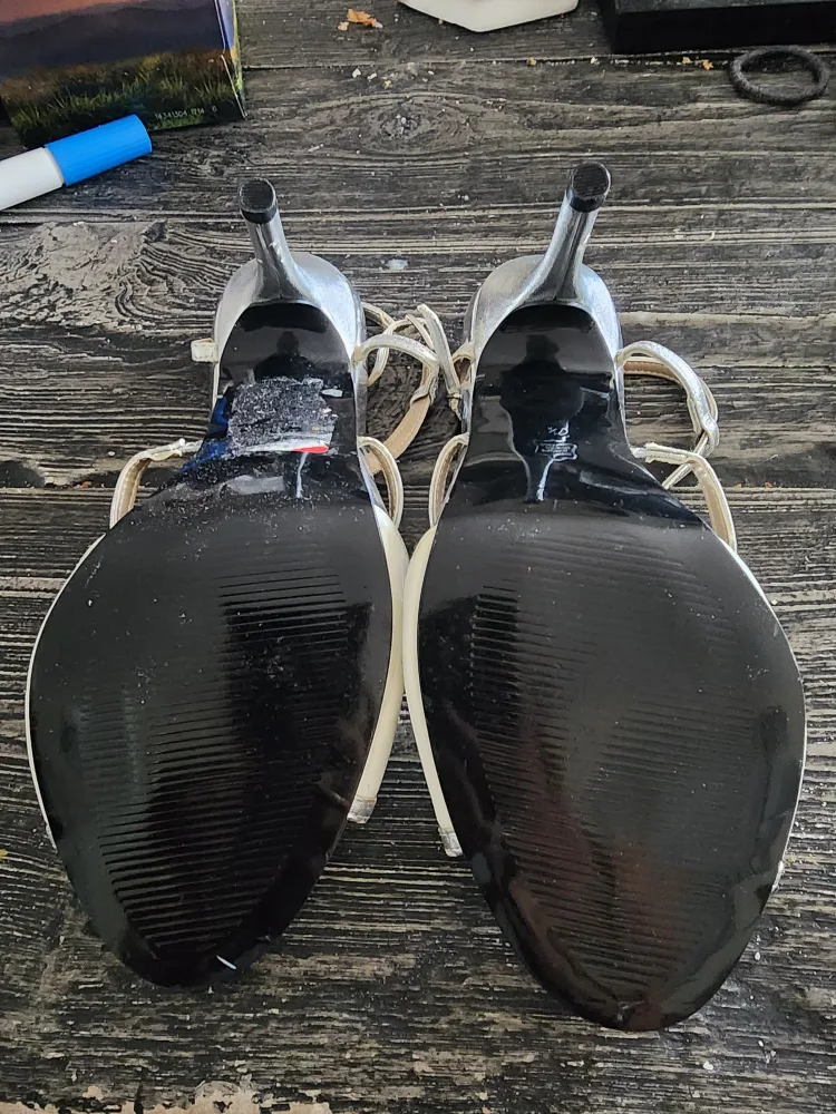 Town shoes Heels- size 7.5B image indicator(3)