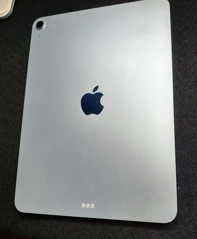 iPad Air with Magic Keyboard and Apple pencil image indicator(4)