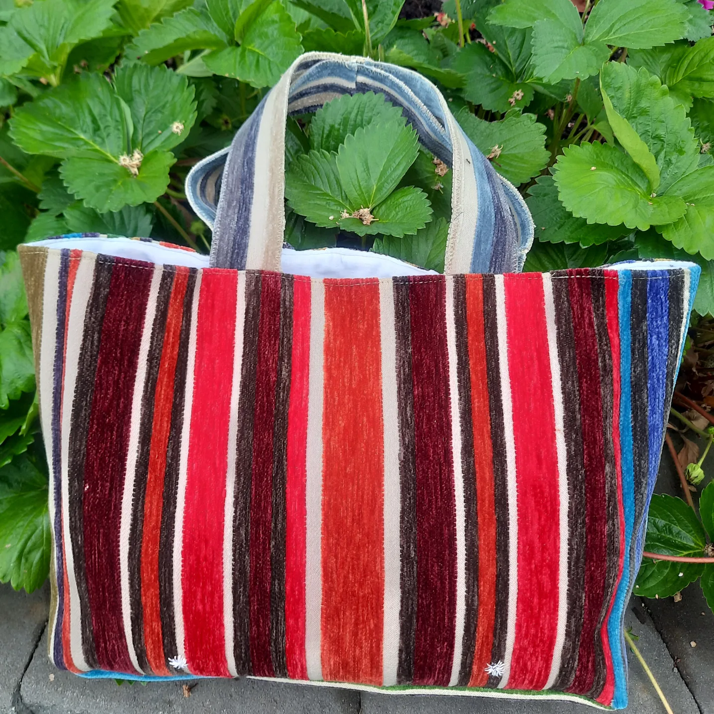 Striped Tote Bag image indicator(7)
