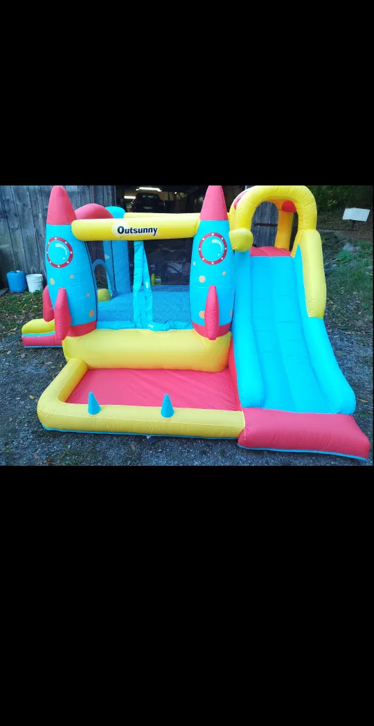 🥕Outsunny Inflatable Bounce House image indicator(2)