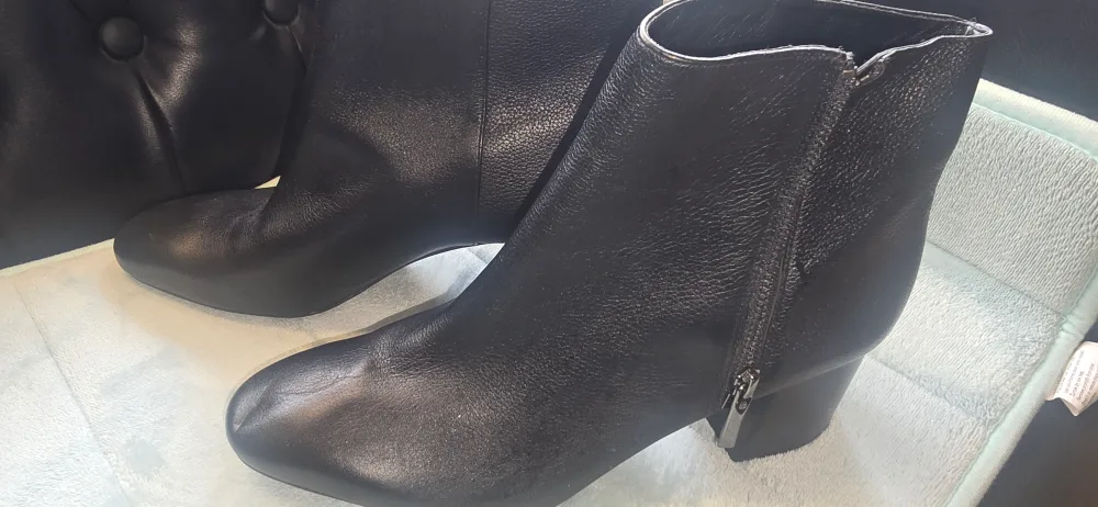 Michael Kors Black Leather Ankle Boots sz 10 thumbnail