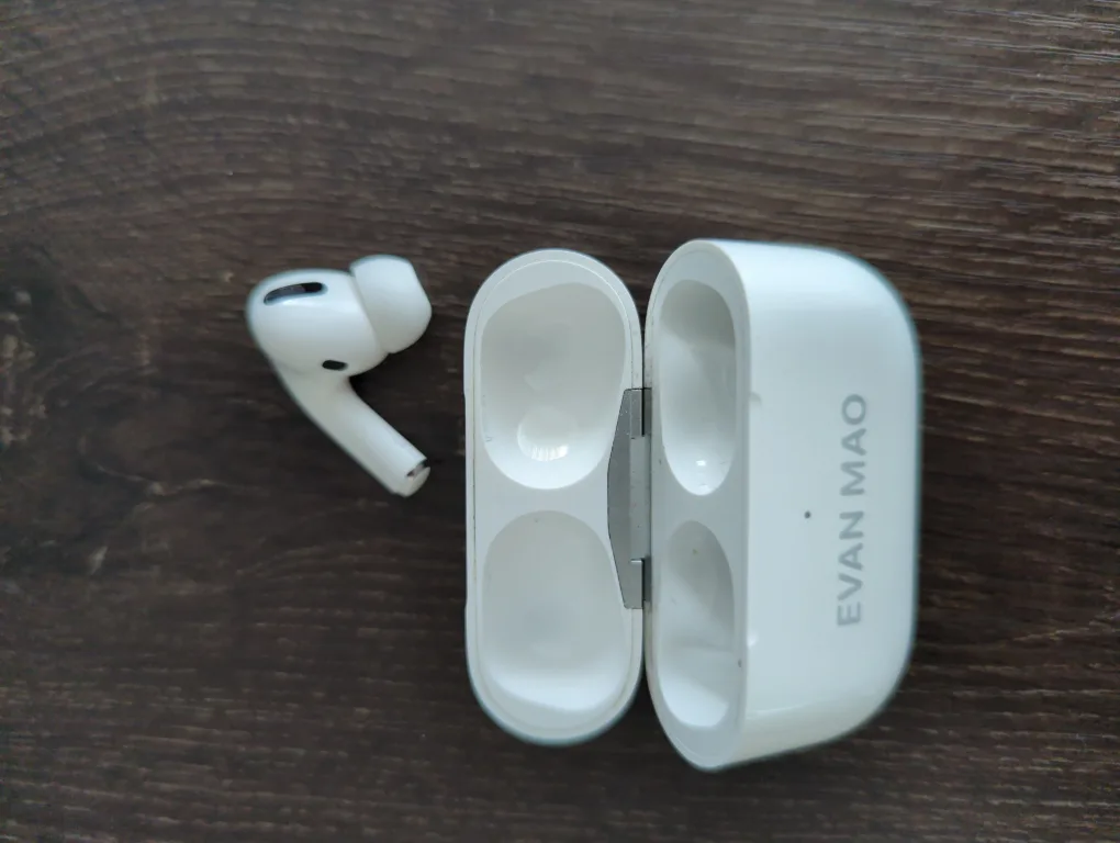 Airpod pro Left earphone and charging case image indicator(2)
