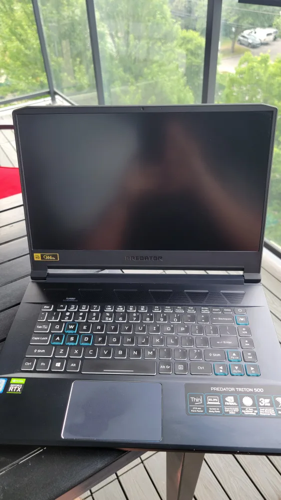 Acer Predator Triton 500 Gaming Laptop image indicator(2)