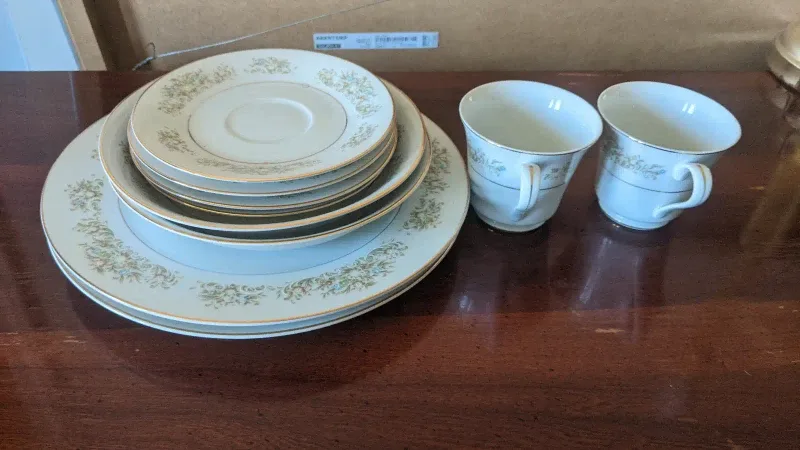 Vintage Fine China Set image indicator(2)
