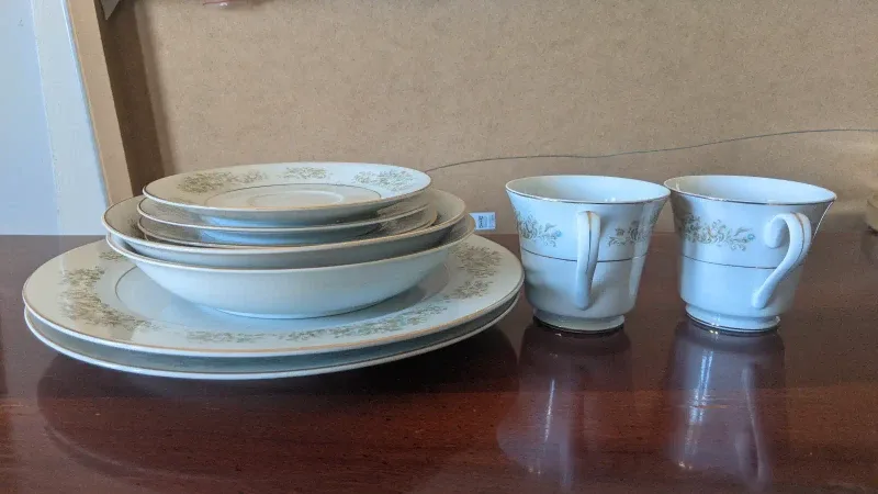 Vintage Fine China Set image indicator(3)