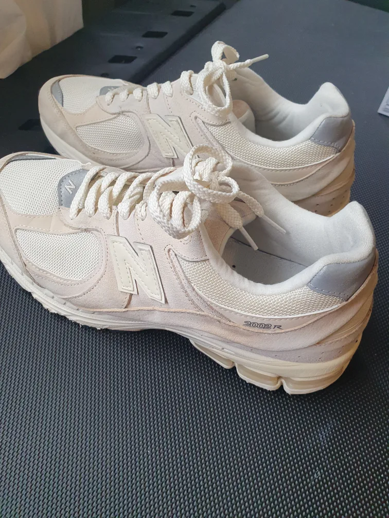 New Balance 2002R Cream/White Sneakers thumbnail