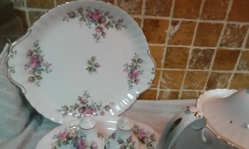 Royal Albert "Moss Rose China full set 6 Plus Tea Set image indicator(6)