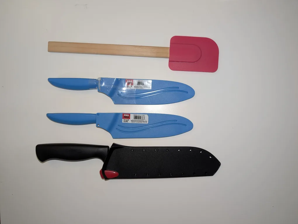 Knife Set with Covers thumbnail