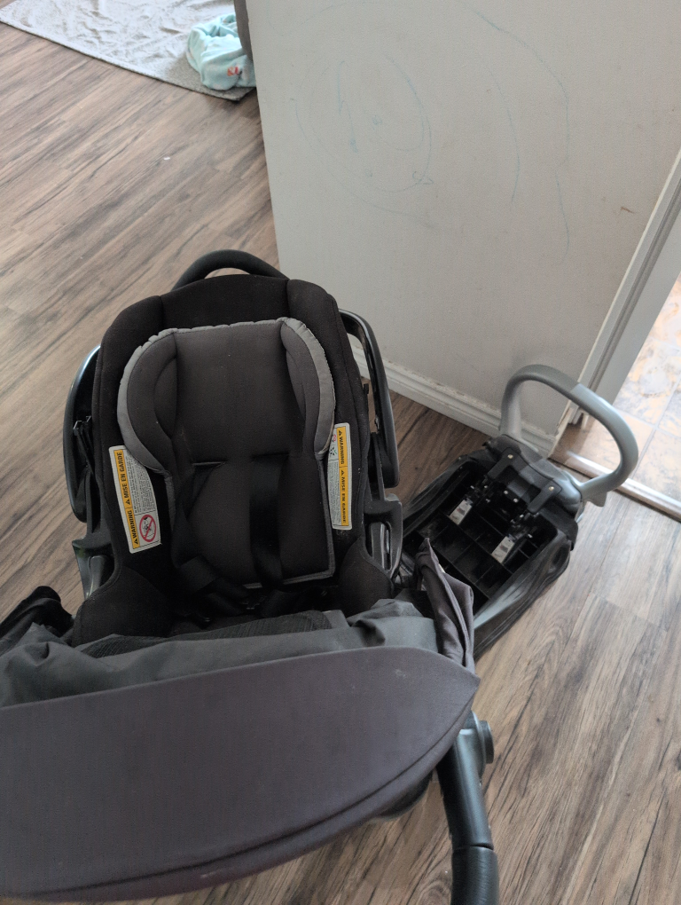 baby Trend brand Stroller and Infant Car Seat Combo - photo 4