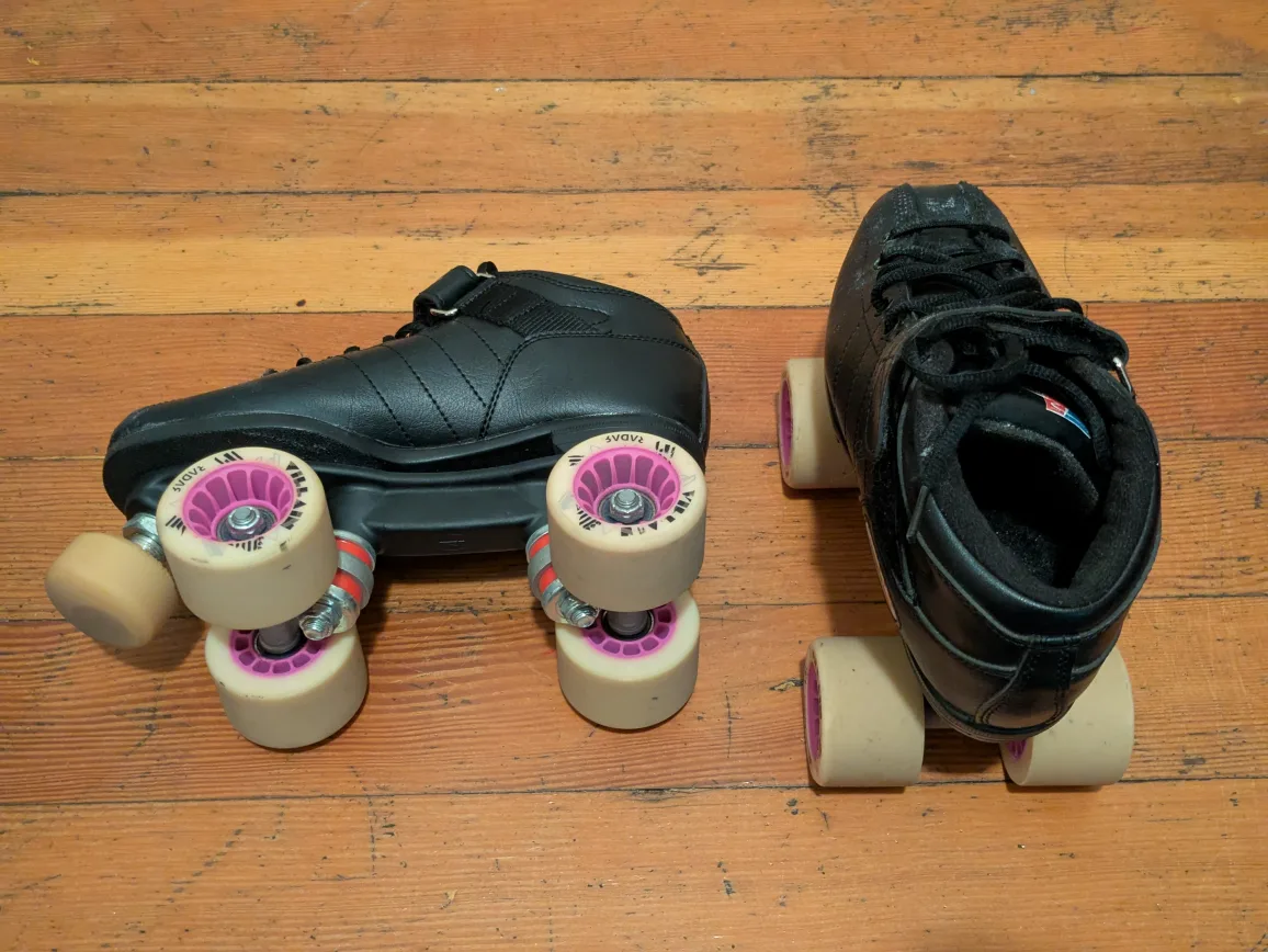 Riedell Roller Skates & Pads Set image indicator(4)