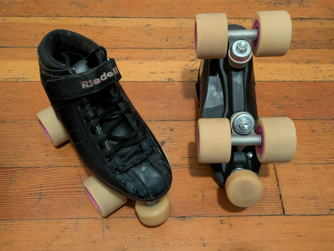 Riedell Roller Skates & Pads Set image indicator(5)