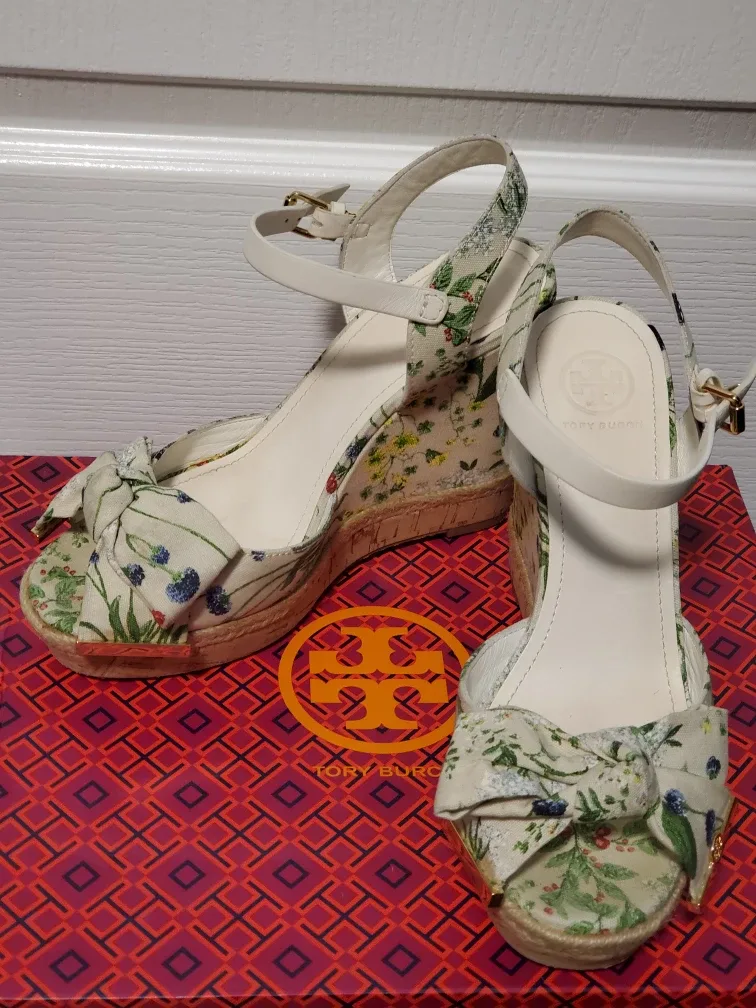 Tory Burch Penny Watercolor Botanical Wedge Sandals 7.5 thumbnail