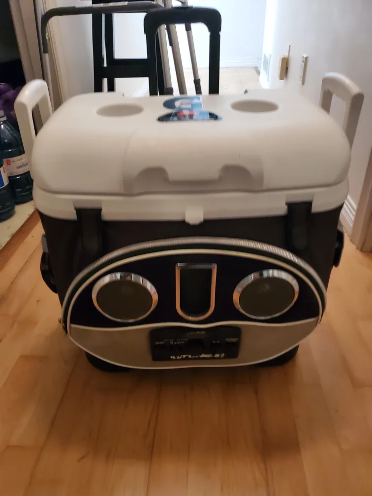 Igloo Party Bar Rolling Cooler with Speakers thumbnail