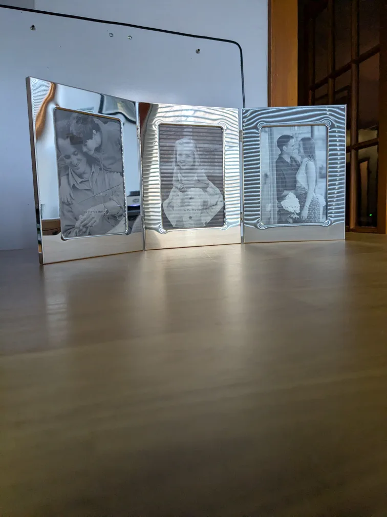 Triple Hinged Photo Frame – 5x7 / 13x18cm - New image indicator(4)