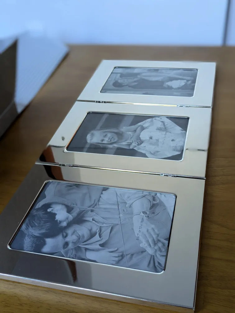 Triple Hinged Photo Frame – 5x7 / 13x18cm - New image indicator(5)