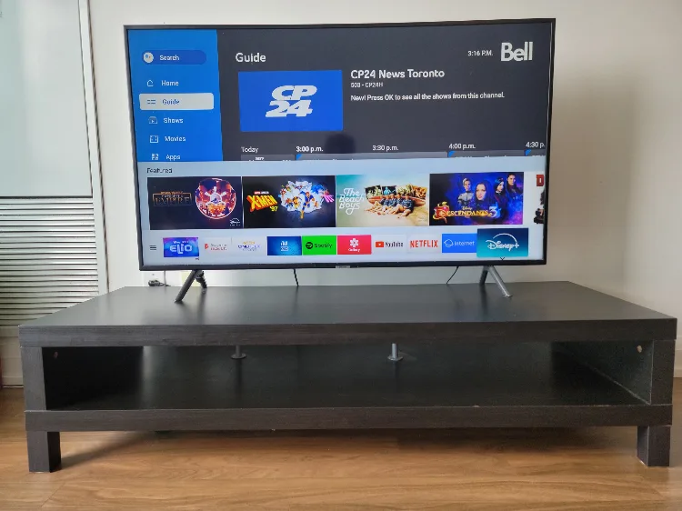 Samsung smart TV 55" + Ikea TV stand table
