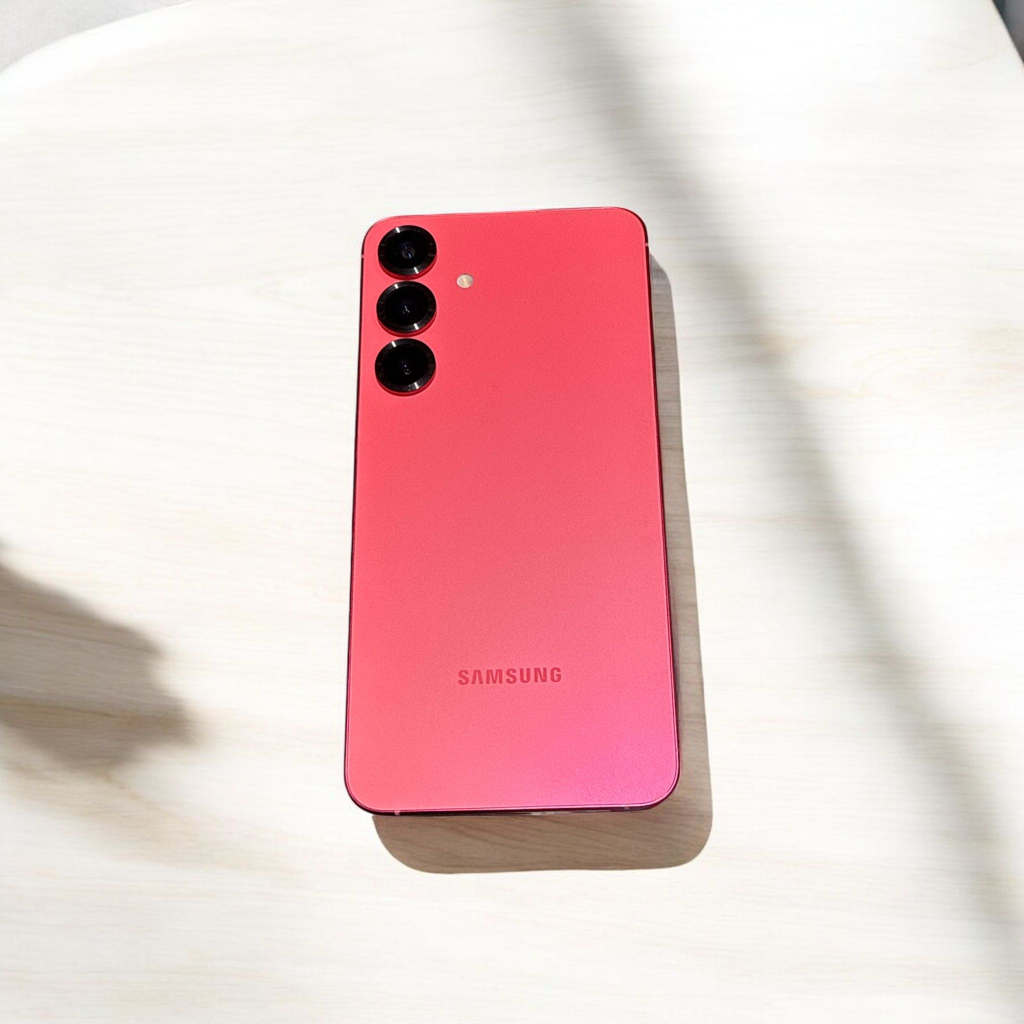 Like New Samsung S25 Plus - 256GB, 12GB RAM, Coral Red