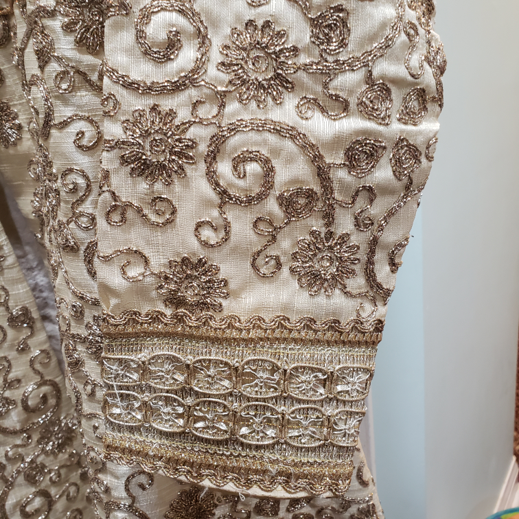 Embroidered Cream & Gold Indian Suit - photo 5