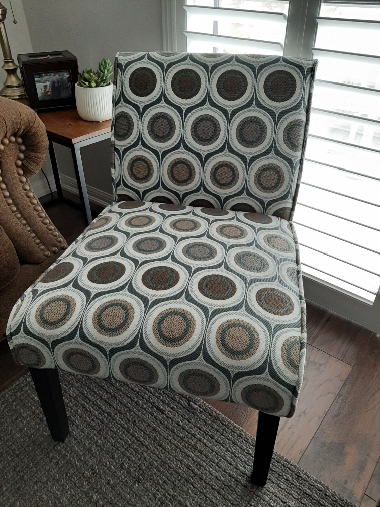 Patterned slipper accent chair