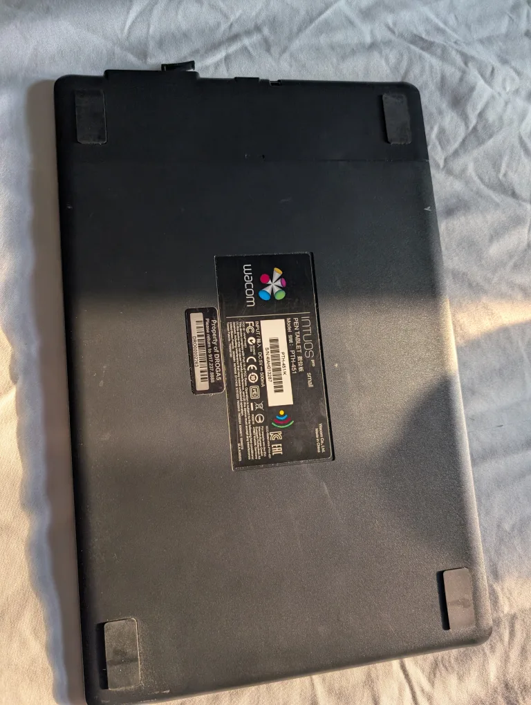 Wacom Intuos Pro Drawing Tablet image indicator(2)