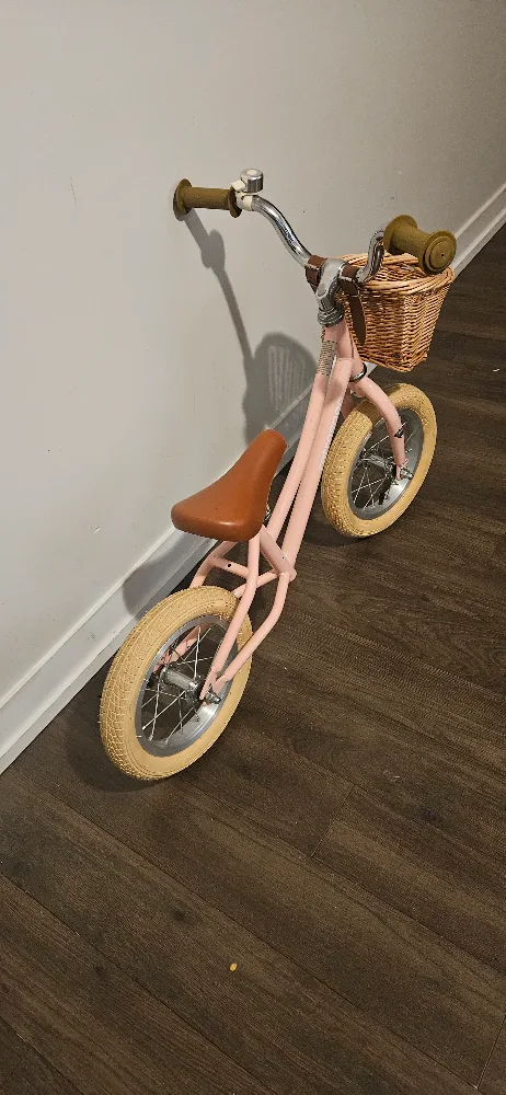 Pink Balance Bike with Basket image indicator(4)