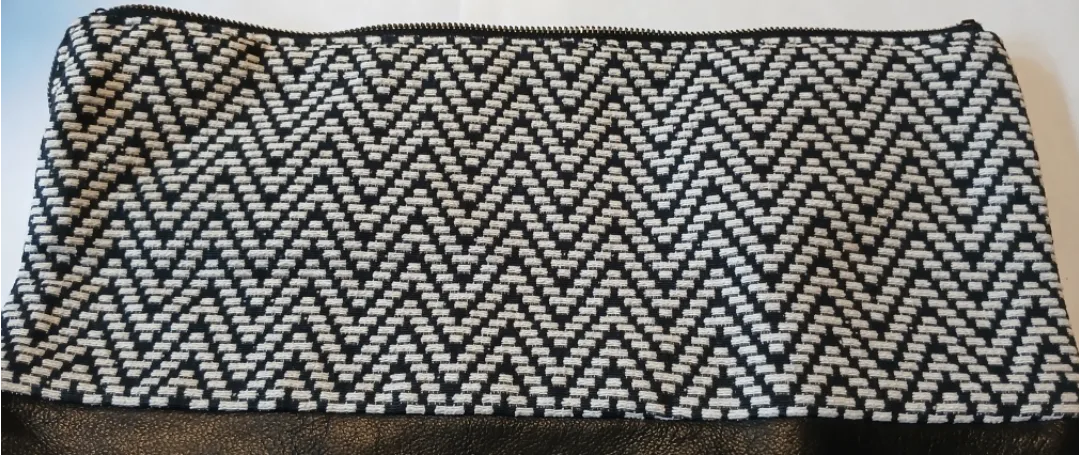 JUDITH & CHARLES BLACK LAMBSKIN LEATHER POUCH/CLUTCH image indicator(3)